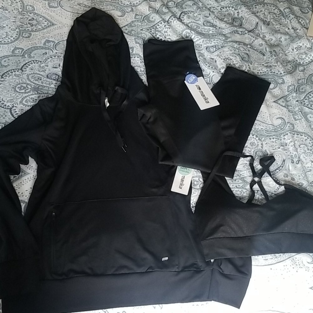 Ellie workout outfit